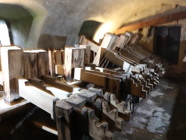 Mécanismes du moulin à papier du Moulin Richard de Bas à Ambert illustrant un savoir-faire artisanal