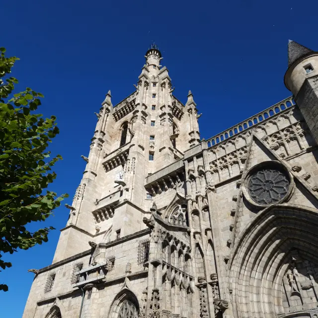 Ambert Saint-Jean church south façade