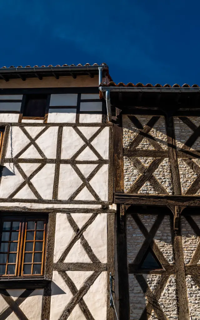 Maison à pans de bois dans le centre historique de Billom en Auvergne